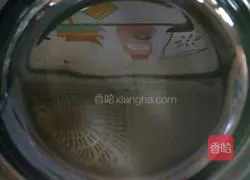 Illustration of how to make claypot rice with mushrooms and chicken 8