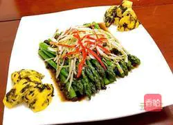 Illustration of how to make asparagus in oil with seaweed steamed buns 10