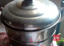 Illustration of how to make salt and pepper rose rolls 6