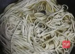 Illustration of how to make braised beans and noodles 10