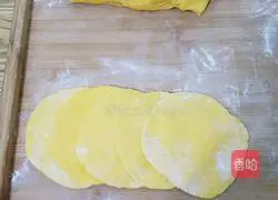 Illustration of how to make rose pumpkin rolls 8