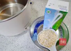 Illustration of how to make milk oatmeal 2