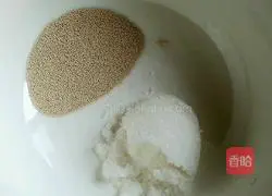 Illustration of how to make silver silk flower rolls 1