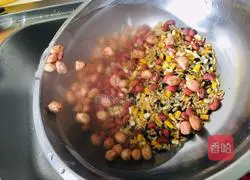 Illustration of making multi-grain porridge 3