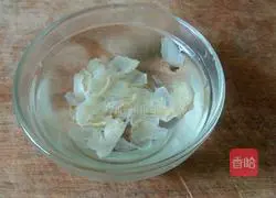 Illustration of how to make red dates and millet porridge 1