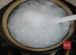 Illustration of how to make scallop and vegetable porridge 2