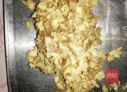 Illustration of how to make fresh preserved egg and lean meat porridge in private house 2