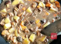 Illustration of braised rice with mushrooms and chicken 7