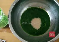 Illustration of how to make green rose rolls 2