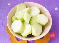  Illustration of how to make loofah and millet porridge 3