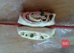 Illustration of how to make onion-flavored ham rolls 10