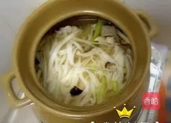 Illustration of how to make pork offal soup and rice noodles 7