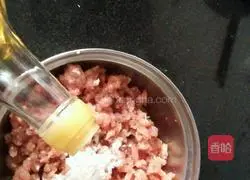 Illustration of how to make rice noodles and meat sauce 4