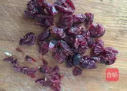 Illustration of how to make mixed fruit flower rolls 3