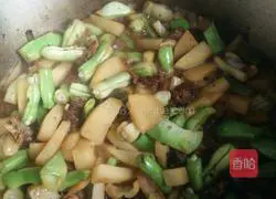 Illustration of how to make braised beans and noodles 6