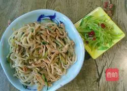 Illustration of how to make cold noodles with shredded chicken 16