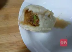 Illustration of how to make pork and zucchini pot stickers 21