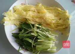 Illustration of how to make shepherd's purse spring rolls 9