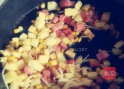 Illustration of homemade potato, corn and enoki mushroom braised noodles 2