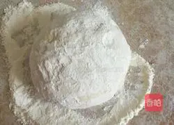 Illustration of how to make onion-flavored flower rolls 5