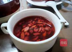 Illustration of how to make astragalus and coix seed and red bean porridge 6