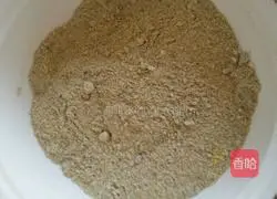 Illustration of how to make cornmeal brown sugar jujube cake 2