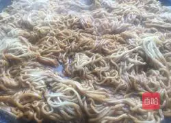 Pork ribs braised noodles Practice illustration 9