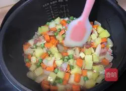 Illustration of how to make carrot and potato braised rice 11
