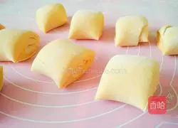 Illustration of how to make milk-flavored pumpkin rolls 11