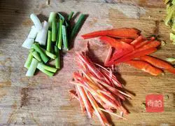 How to make sauerkraut rice noodles Illustration 5