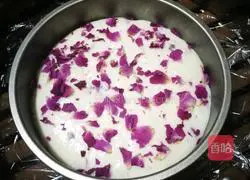 Illustration of how to make rose hair cake 6