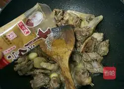 Illustration of braised duck noodle soup 5