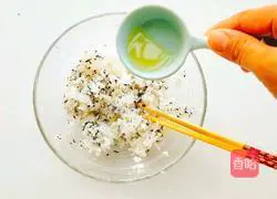 Bacon Illustration of how to make cheese rice balls 2