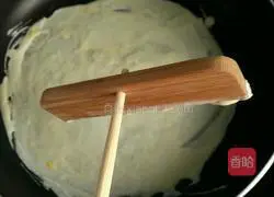 Illustration of how to wrap pancakes with eggs 4