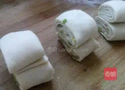 Illustration of how to make oil and salt flower rolls 11
