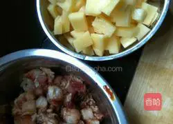 Illustration of how to make braised pork belly and potato rice 2