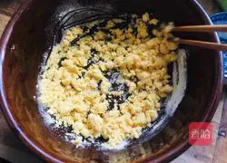 Illustration of how to make cornmeal and red date hair cake 5