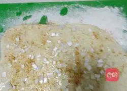 Illustration of how to make multi-layered fragrant flower rolls 2