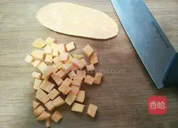 Illustration of how to make sweet potato porridge with leftover rice 1