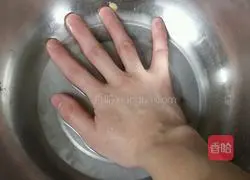 Illustration of how to make cornmeal cake 9