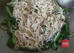 Illustration of how to make stuffed beans and noodles 4