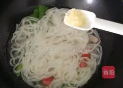 Illustration of how to make rice noodle soup 9