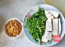 Illustration of how to make small pot Yunnan bridge rice noodles 1