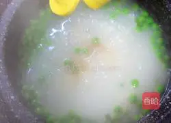 Illustration of how to make crab roe casserole porridge 13