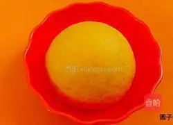 Illustration of how to make pumpkin roll-up flower rolls 2