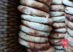 Illustration of how to make Chinese hamburgers 1