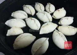 Pork and Zucchini Pot Stickers Recipe Illustration 16