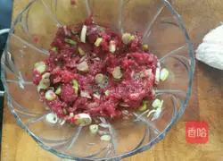 Illustration of how to make green onion and beef box 5