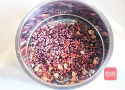 Illustration of how to make milky red bean and barley porridge 4