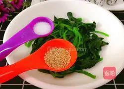 Illustration of how to make cheese and bacon rice balls 9